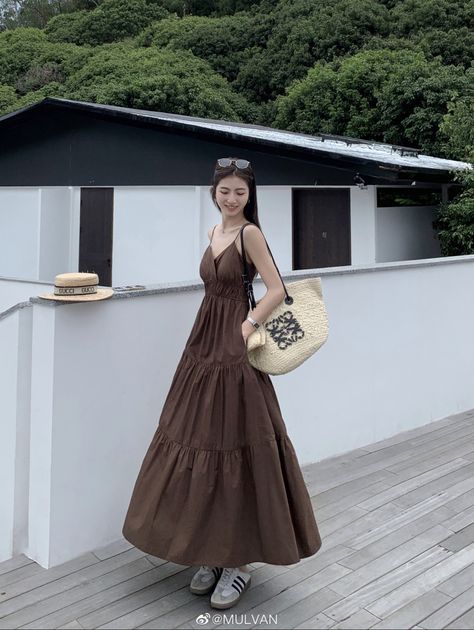 Dress Korean Style Simple, Korean Style Dress, Casual Midi Dress, Simple Style Outfits, Fancy Sarees Party Wear, Dress Korean, Cute Dress Outfits, Modest Dresses Casual, Casual Day Outfits