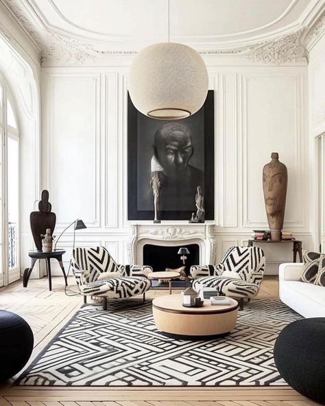 Master of blending traditional style with modern design, Baptiste Bohu has transformed this luxury apartment in Paris into a stunning fusion of classical architecture and contemporary flair. The apartment beautifully contrasts the traditions of two worlds, combining tribal influences with modern aesthetics. Black elements stand out against the pristine white classical walls, while natural earth tones seamlessly unite the entire space, creating a perfect harmony between tradition and modernity... Paris Interiors, Parisian Interior, French Interior Design, Design Apartment, French Interior, Dream Home Design, Living Room Inspiration, Luxury Interior Design, Best Interior