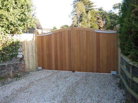 Timber Garden Gates - Roger Gladwell Timber Frame Construction Wooden Gate Designs, Gates Ideas, Wooden Fence Gate, Tor Design, Wooden Garden Gate, Wooden Gates Driveway, Timber Gates, Gates And Railings, Aluminium Gates