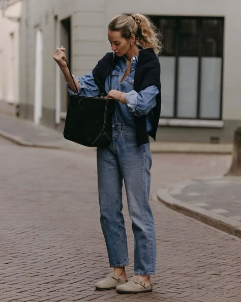 Birkenstock Potato Shoes Outfit, Boston Mules Outfit, Birkenstock Mules Outfit, Anouk Yve Style, Vintage Levis Jeans Outfit, 501 Levis Women Outfits, Vintage Levis Outfit, Levis 501 Outfit, Boston Clogs Outfit