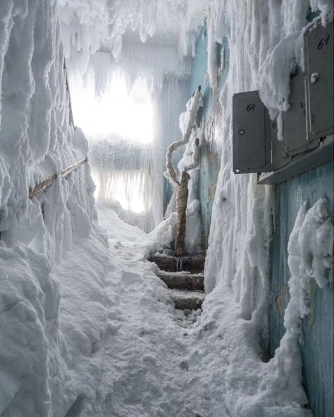 Komi Republic, Nuclear Winter, Ghost City, Winter City, Frozen In Time, Decoration Originale, Snow And Ice, Abandoned Buildings, Winter Aesthetic