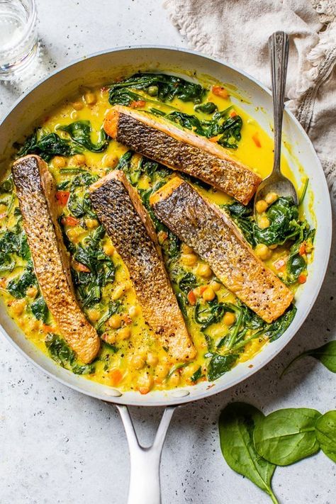 Salmon Coconut, Palace Kitchen, Curry With Spinach, Coconut Curry Recipes, Coconut Curry Sauce, Salmon Skin, Coconut Milk Curry, Easy One Pot Meals, Seared Salmon