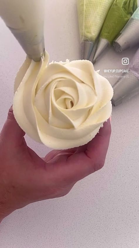 Ribbon roses ! Really simple & quick to do but you can jazz these up to coordinate with your other cupcake designs ….I’m using a wilton 2D for the ribbon... | By Hey Up Cupcake White Rose Cupcakes, Wilton 2d, Cupcake Ring, Rose Cupcakes, Cupcake Designs, Ribbon Roses, Cup Cakes, White Roses, Elegant Wedding