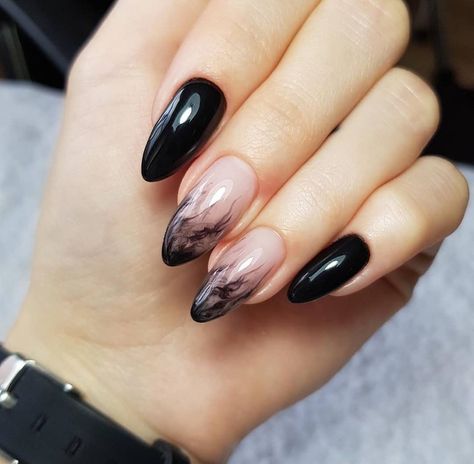 Halloween Acrylic Nails, Goth Nails, Halloween Nail Art, Nail Arts, Valentine's Day Nails, Nails Art, Nail Trends, Black Nails, Almond Nails