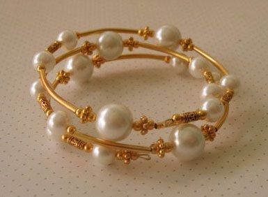 15 Indian Latest Pearl Bangles Designs Pearl Bangles Gold, Gold Kangan, Baby Jewelry Gold, Kids Gold Jewelry, Pearl Bangles, Platinum Jewellery, Gold Bangle Set, Antique Jewelry Indian, Pearl Bangle