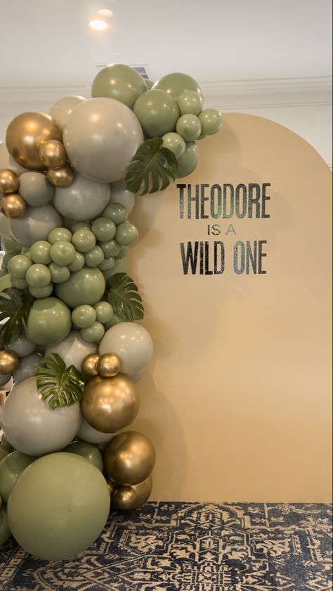 Safari 1st Birthday Backdrop, Balloon Garland Wild One, Nature Balloon Garland, Jungle Party Balloons, Wild One Birthday Backdrop Ideas, Wild One Birthday Balloon Garland, Where The Wild Things Are Balloon Garland, Wild One First Birthday Backdrop, Jungle Theme Birthday Party Backdrop