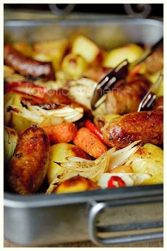 Lazy Day Sausage Casserole.  Omit white potatoes; double the cabbage...(or possibly add Brussels sprouts) Sunday Casserole, Sausage Meals, Drinking Healthy, Veggies Roasted, Paleo Casserole, Sausage Casserole, Potatoes Carrots, Diner Recept, Kielbasa