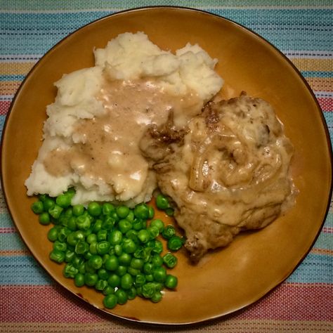 Round Steak With Gravy, Smothered Round Steak, Tenderized Round Steak, Steak With Gravy, Smothered Steak, Mashed Potatoes And Gravy, Potatoes And Gravy, Round Steak Recipes, Pork Crockpot Recipes