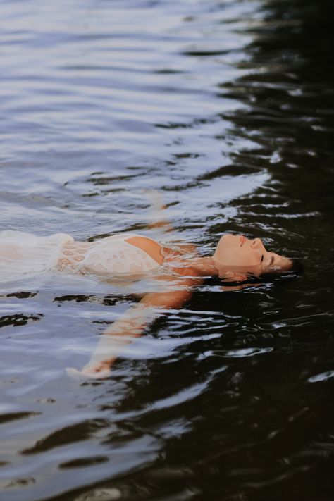 River Shoot, River Photoshoot, Lake Portrait, Summer White Dress, Morning Water, Water Photos, Lake Photoshoot, Water Frame, Photoshoot Summer