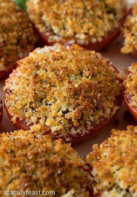 Baked Stuffed Parmesan Tomatoes - A incredible stuffing made from crispy bread crumbs, cheese and garlic is packed into sliced tomato halves, then baked.  Super simple and super delicious! Baked Tomatoes With Parmesan Bread Crumbs, Baked Tomatoes With Bread Crumbs, Tomato Slices Recipes, Sliced Tomato Recipes, Homegrown Tomato Recipes, Baked Tomatoes With Parmesan, Breaded Tomatoes, Baked Tomato Slices, Tomato Ideas