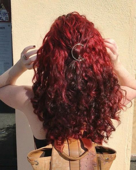 Red Hair Curly, Curly Hair Coloring, Curly Red Hair, Fox Hair Color, Dyed Curly Hair, Arctic Fox Hair Color, Fox Hair, Red Hair Inspo, Red Curly Hair