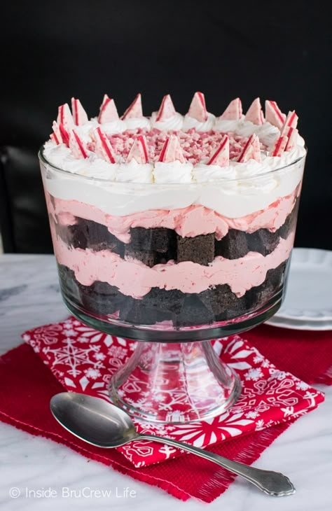 Peppermint Trifle, Peppermint Brownie Trifle, Holiday Trifle, Christmas Trifle Recipes, Trifle Recipes Easy, Peppermint Brownie, Easy Trifle, Trifle Bowl Recipes, Pumpkin Butterscotch