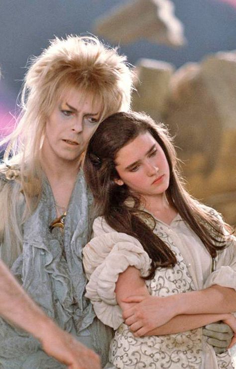 Jennifer Connelly & David Bowie behind the scenes. Labyrinth Labyrinth Behind The Scenes, Jareth And Sarah, Sarah And Jareth, Labyrinth Jareth, Labyrinth David Bowie, Jareth The Goblin King, David Bowie Labyrinth, Labyrinth 1986, Bowie Labyrinth