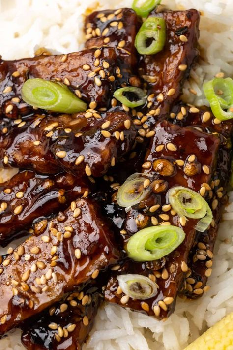 Enjoy a delicious meal with this sticky tempeh as the star of the show! This easy recipe transforms plain tempeh into a dish that's irresistible and full of flavour with a salty, sweet, and sticky glaze. Ready in just 20 minutes. Tempeh Teriyaki, Tempeh Stir Fry, College Meal, Tempeh Recipes, Adulting 101, Quick Pickled Cucumbers, Chickpea Curry, Vegan Eggs, Coconut Rice