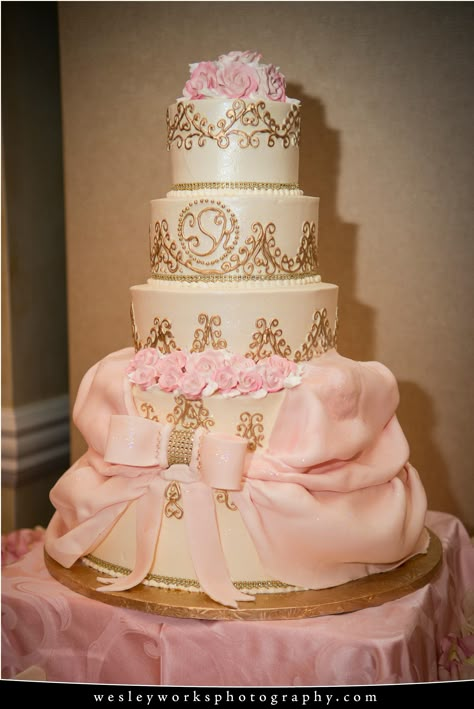 Quinceañera Cakes Pink, Quinceanera Cakes Pink And Gold, Pink And Gold Quinceanera Cake, Cakes For Quinceanera, Xv Cakes Ideas, Quince Cakes Pink, Quinceanera Cakes Pink, 15 Cakes Quinceanera, Quinceañera Cake Ideas