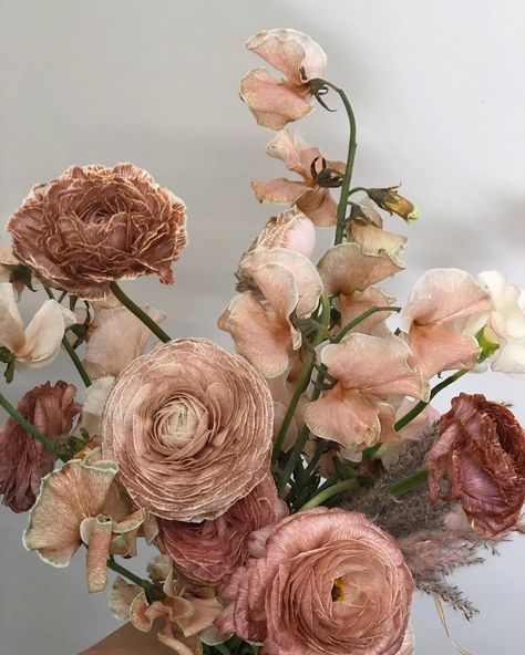 Burnt Pink Aesthetic, Muted Pink Aesthetic, Wedding Aestethic, Neutral Color Flowers, Pink And Brown Wedding, Dusty Pink Flowers, Rose Flower Colors, Business Aesthetics, Tan Color Palette