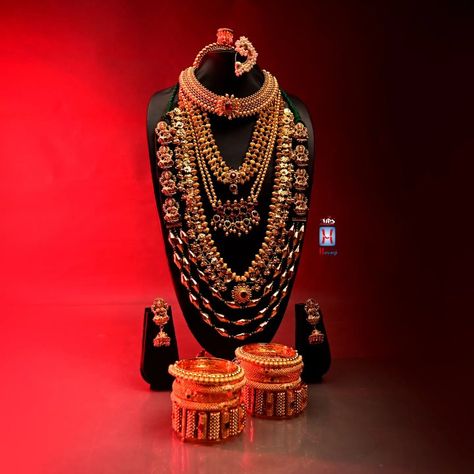 Jewellery On Navari Saree, Maharashtrian Bridal Jewellery, Hindu Bridal Jewellery, Marathi Bridal Jewellery, Maharashtrian Traditional Jewellery, Peshwai Jwellary, Traditional Marathi Jwellery, Nauvari Jewellery, Traditional Jewelry Maharashtrian