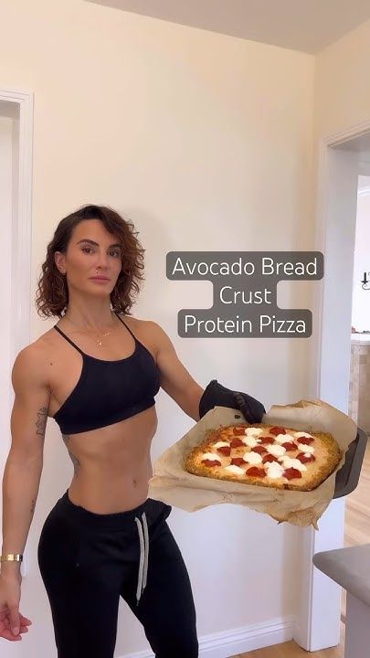 Avocado Bread Crust Protein Pizza you must make. All recipes from the WeRise App Avocado Pizza Crust, Senada Greca Recipes, Weekly Dinner Recipes, Stromboli Pizza, Avocado Pizza, Bread Crust, Avocado Bread, Keto Inspiration, Protein Pizza