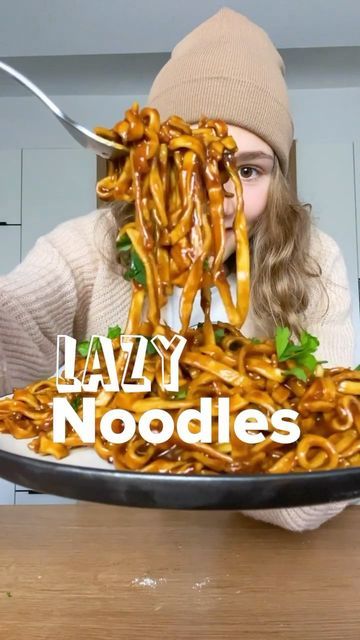 Maya // vegan recipes on Instagram: "Lazy noodles 🍝 5-minute meal here we go! 🤓 These noodles are made within 5 minutes but don’t be fooled they taste amazing! 😍 To level up the whole dish you can add vegetables of your choice or tofu or tempeh! 🤗 Much love Maya 😇 RECIPE (1 big serving 517cal/11P/99C/6F): Sauce: -1/2 cup (125ml) water -4 Tbsp soy sauce -2 Tbsp sweetener (I took maple syrup) -1/2 Tbsp tahini -1/2 Tsp Chili flakes -2 Tbsp corn starch -1 Tbsp vinegar (white wine vinegar or ric Lazy Noodles, Vegan Challenge, 5 Minute Meals, Plant Based Cookbook, Vegan Meal Plans, Vegan Meal Prep, Vegan Foodie, Vegetarian Recipes Dinner, Tempeh