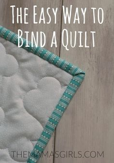 The Easy Way to Bind a Quilt - Tutorial - themamasgirls Snack Halloween, Bind A Quilt, Quilt Binding Tutorial, Diy Sy, Sewing Binding, Sew Ins, Quilt Binding, Quilting For Beginners, Shirt Quilt