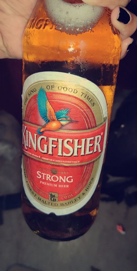 Kingfisher Snapchat Story, Fake Wine Snaps, Beer Snaps Snapchat, Fake Alcohol Snaps, Beer Drinking Images, Kingfisher Beer Snap, Beer Bottle Snap, Beer Snapchat Stories, Daru Pic