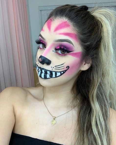 Easy Cheshire Cat Makeup, Cheshire Cat Makeup Easy, Cheshire Cat Makeup, Cheshire Cat Halloween, Halloween Maquillage, Alice In Wonderland Makeup, Wonderland Makeup, Cat Makeup Halloween, Halloween Couple