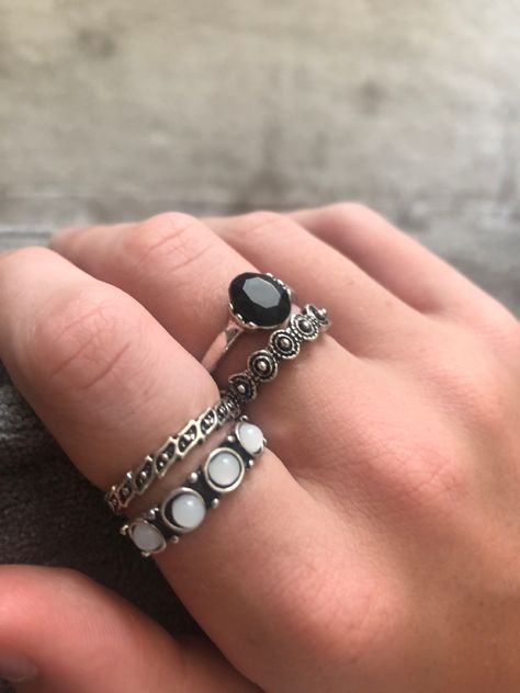 Layered Rings Silver, Grunge Rings, Jewelry Moodboard, Fem Aesthetic, Emo Rings, Grunge Ring, Classy Lifestyle, Y2k Rings, Jewelry Wishlist