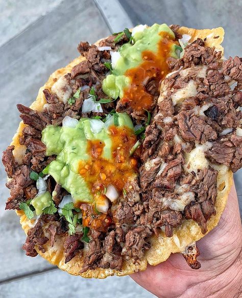 @foodbeast on Instagram: “CARNE ASADA QUESADILLA 🧀 🥩// Layers of carne asada, onions & guac, with a lil dribble of salsa! If there’s one thing the #foodbeast knows…” Nice To Meat You, Types Of Tacos, Carne Asada, Quesadillas, Keto Snacks, Easy Healthy Recipes, Guacamole, Quick Easy, Mexican Food Recipes