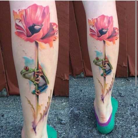 Chase Tafoya - Tree Frog and Poppy Tattoo Tree Frog Tattoos, Peace Sign Tattoos, Beautiful Tattoos For Women, Fairy Tattoo Designs, Poppies Tattoo, Frog Tattoos, Clever Tattoos, Daisy Tattoo, Vine Tattoos