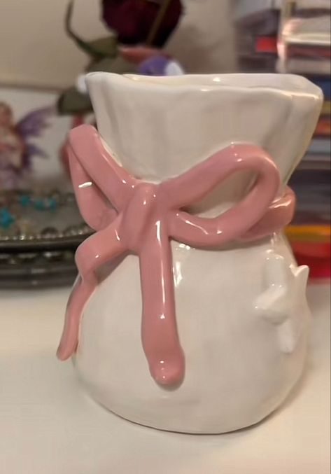 Coquette Ceramic Ideas, Coquette Clay Ideas, Coquette Clay Art, Cute Ceramics Ideas Projects, Coquette Ceramics, Ceramics Projects Ideas, Ceramic Room Decor, Bow Pottery, Coquette Pottery