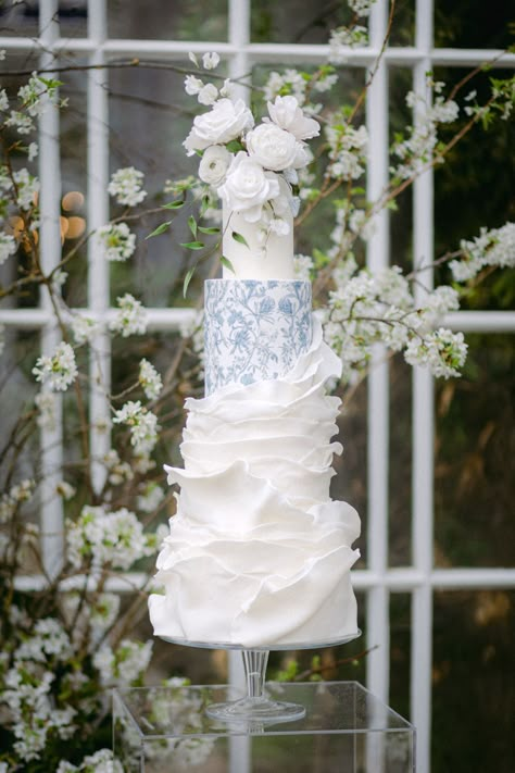 Sculptured 4 tier wedding cake with pale blue patterning and topped with fresh white flowers. Fresh Flowers Wedding Cake, Wedding Cake White And Blue, Blue White Wedding Cake, Wedding Cake Tiers, Wedding Cake 3 Tier, Blue And White Wedding Cake, Sculpture Cake, Wedding Cake With Fresh Flowers, Nice Cakes