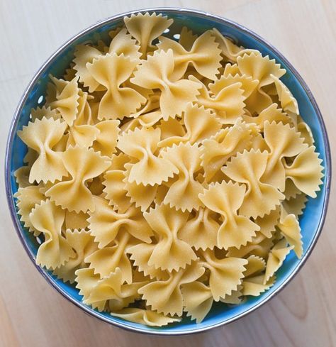 farfalle pasta Farfalle Pasta Recipes, Spinach Tomato Pasta, Vegan Creamer, Mac And Cheese Healthy, Creamy Tomato Pasta, Tomato Pasta Recipe, Quick Cooking Recipes, Frozen Pasta, Spinach Tomato