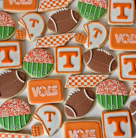 Tennessee Cookies, Football Decorated Cookies, Tennessee Football Party, Football Sugar Cookies, Ou Sooners Football, Sooners Football, 18th Birthday Party Themes, Football Cookies, Cookie Images