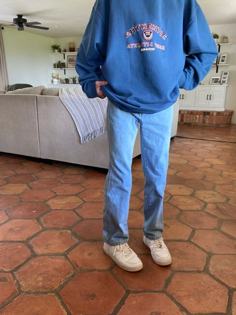 Jeans With Sweater Outfit Men, Jeans And Sweatshirt Outfit Men, 90s Crewneck Outfit Men, Levi Jeans Mens Outfit, Forces Outfit Men, Levi Jeans Outfit Men, Oversized Crewneck Outfit Men, Oversized Sweatshirt Outfit Men, Graphic Crewneck Outfit