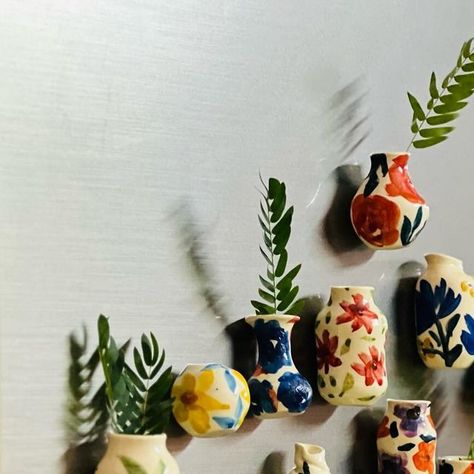 Off-Centre on Instagram: "You don’t want to miss out on these! Adorable mini pots with magnetic charm – turning your fridge into a tiny garden of delight!  Aren’t these cute?  #ceramicart #ceramics #handmade #handmadewithlove #fridgemagnet #fridgemagnets #miniflowerpot #ceramicminiatures #ceramicpottery" Clay Diy Magnets, Homemade Fridge Magnets, Clay Gifts Diy, Ceramic Fridge Magnets, Air Dry Clay Fridge Magnets, Christmas Air Dry Clay, Cute Clay Magnets, Fridge Magnets Ideas Creative, Mini Christmas Gifts