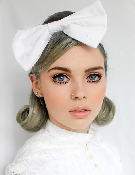 60s Bride Makeup, 60s Makeup For Hooded Eyes, Soft 60s Makeup, Simple Vintage Makeup, 1969 Makeup, 60s Mod Makeup, 60s Bride, 60s Hair And Makeup, 1960’s Makeup