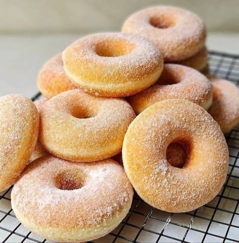 Confinement Food, Donut Photos, Fancy Donuts, Cute Donuts, Food Gallery, Pastry And Bakery, Pound Cake Recipes, Culinary Recipes, Food Facts