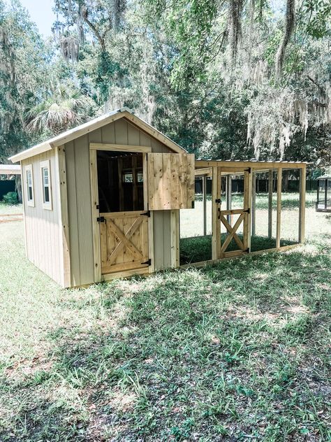 Chicken Coop On Wheels, Automatic Chicken Door, Water Drainage System, Small Chicken Coops, Walk In Chicken Coop, Chicken Owner, Dust Bath, Southern Pine, Chicken Coops