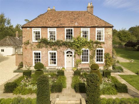 An immaculate Georgian rectory just outside Salisbury with tennis court, walled garden and easy access to London - Country Life Georgian Rectory, Country Home Exterior, Salisbury Wiltshire, Georgian Style Homes, London Country, English Manor Houses, British Architecture, Georgian Architecture, Countryside House