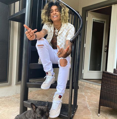 Do Not Disturb! on Instagram: “Trap Out The BNB Can’t Have The Crib Too Hot 🥵💨💨💨” Trill Sammy, Derek Fisher, Joyner Lucas, Popular Rappers, The Music Industry, Celebrity Biographies, Rap Songs, Do Not Disturb, American Rappers