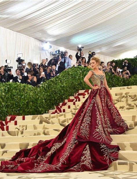 Blake Lively Met Gala 2018 Red Carpet Dresses Gowns, Blake Lively Met Gala, Best Met Gala Looks, Met Gala Outfits, Versace Gown, Gala Gown, Met Gala Dresses, Gala Outfit, Met Gala Red Carpet