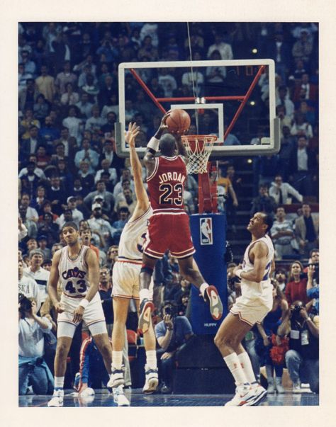 1989-05-07 - Michael Jordan - THE SHOT - 03 - Gm 5 ECQ v CLE - (BR-T) Mike Jordan, Michael Jordan Photos, Jeffrey Jordan, Michael Jordan Pictures, Jordan Bulls, Chicago Bulls Basketball, Bulls Basketball, Michael Jordan Basketball, Sport Nutrition