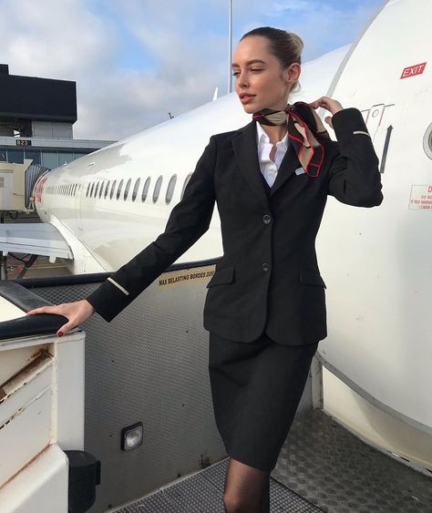 Swiss Cabin, Still Here, Airline Cabin Crew, Airline Uniforms, Swiss Air, Flight Attendant Fashion, Flight Attendant Uniform, Flight Attendant Life, International Airlines