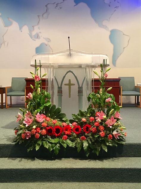 Pulpit Decorations Church, Floral Chandelier Wedding, Church Altar Decorations, Catholic Wall Art, Altar Arrangement, Church Easter Decorations, Large Floral Arrangements, Altar Flowers, Wedding Chandelier