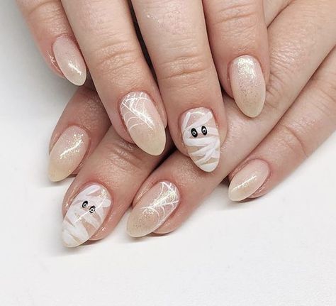 Spiderwebs Nail Art, Autumn Spooky Nails, Simple Neutral Halloween Nails, Halloween Subtle Nails, Halloween Neutral Nails, Halloween Nails Neutral, Subtle Spooky Nails, Halloween Nails Subtle, Nails Pumpkin Design