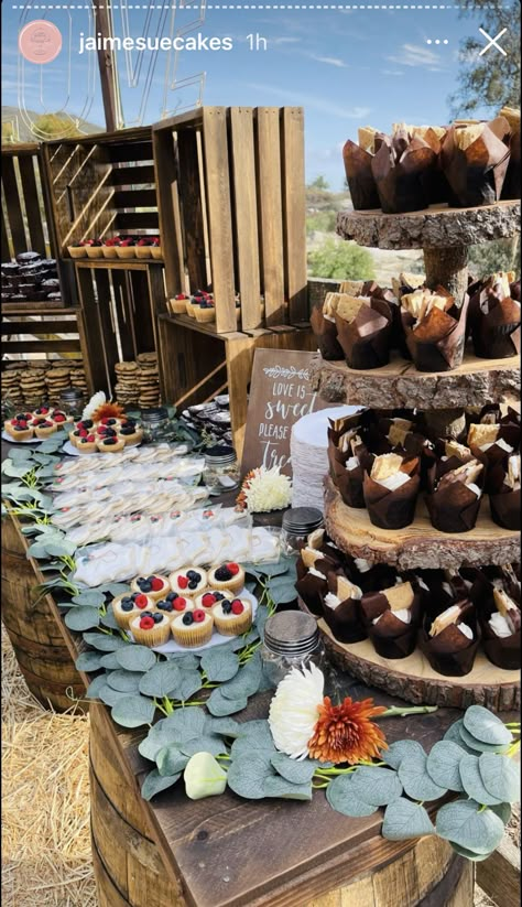 Western Party Dessert Table, Western Buffet, Western Food Table Decoration, Country Dessert Table, Western Dessert Table Ideas, Rustic Wedding Buffet Table Setup, Western Wedding Dessert Table, Graduation Party Western Theme, Western Sweet Table