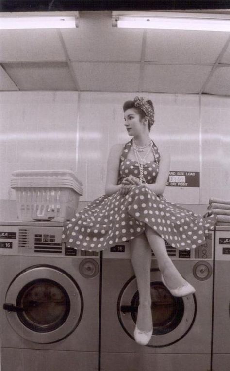 polka dots Hollywood Attire, 1950's Aesthetic, Edgy Photos, 50s Photoshoot, Laundromat Photoshoot, My Beautiful Laundrette, 50's Housewife, Laundry Art, Classic Photo