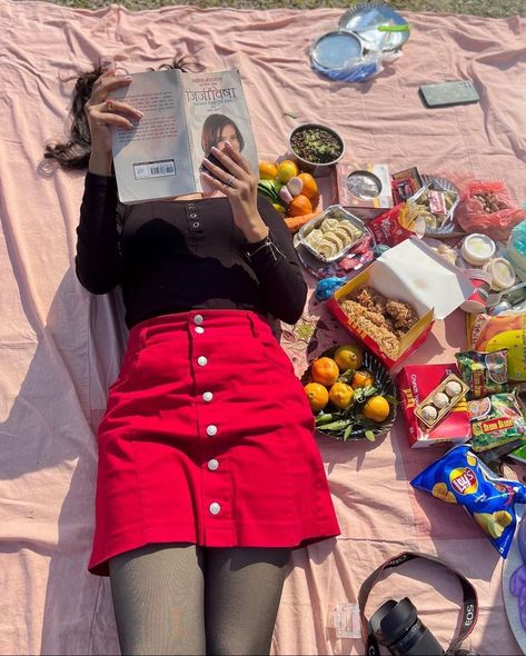 Dry picnic photo ideas Dry Picnic Ideas, Picnic Photo Ideas, Aesthetic Picnic Ideas, Picnic Ideas, Cover Story, Aesthetic Things, Photo Inspo, Dear Diary, Aesthetic Photo