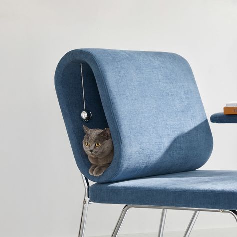 Adorable pet-friendly armchair was designed for both humans and cats to lounge in - Yanko Design Cat Chair, Pet Friendly Furniture, Wooden Lounge Chair, Minimalist Furniture, Tiny Dogs, Design Del Prodotto, Computer Chair, Yanko Design, Cat Room