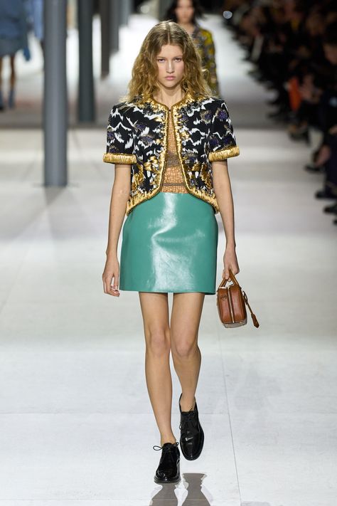 Louis Vuitton Fashion Show, Louise Vuitton, Fashion Runway Show, Moda Paris, Louis Vuitton Fashion, Runway Trends, Print Trends, Runway Collection, Fall 2024